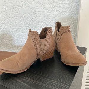 MIA suede Jayden pull on bootie in camel. size 7.5.